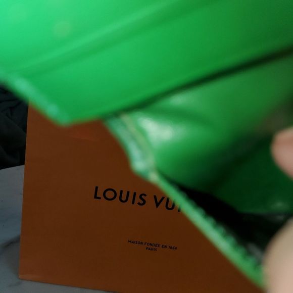 LOUIS VUITTON Vintage Green Epi Long Leather Bifold Long Wallet - Picture 7 of 7